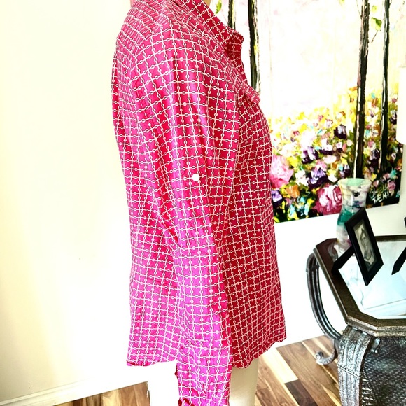 Ladies Tommy Hilfiger Blouse. Fushia/Pink, white design. Fitted & cute. EUC Sz M - Picture 2 of 6